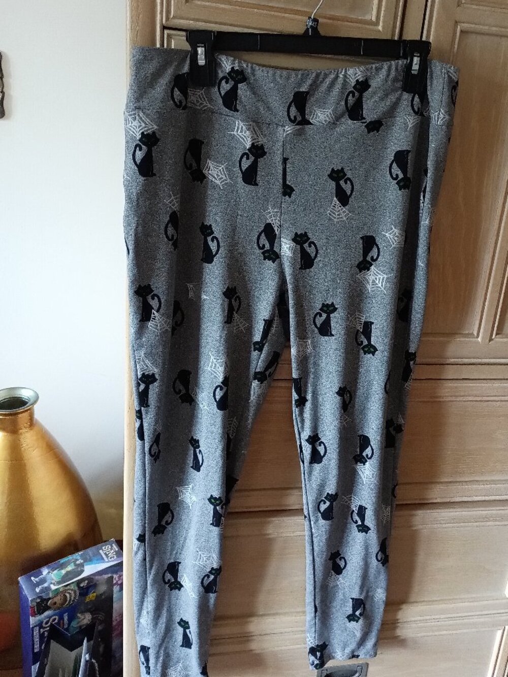 Feeling Festive XL Gray Leggings Black Cat & Spiderweb Print EUC Halloween